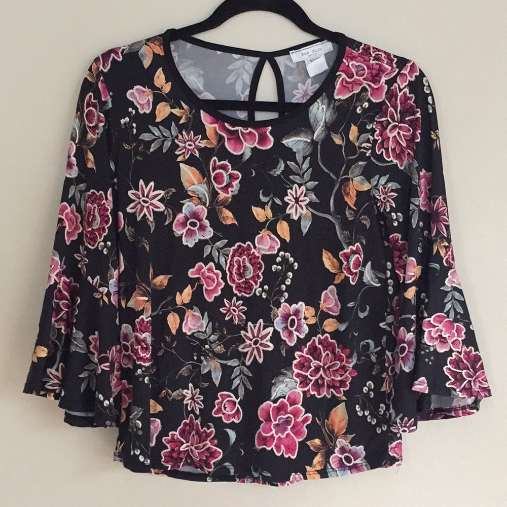 NWT bell sleeve floral top